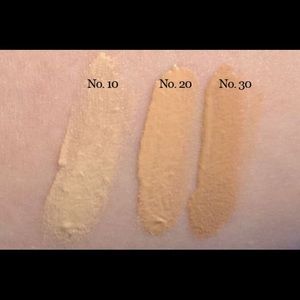 CHANEL Makeup - Chanel les beiges healthy glow fluid CHANEL Makeup - Chanel les beiges healthy glow fluid